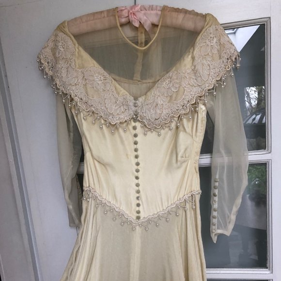 Vintage Silk & Velvet Wedding Dress Pearl & Lace - Picture 6 of 9